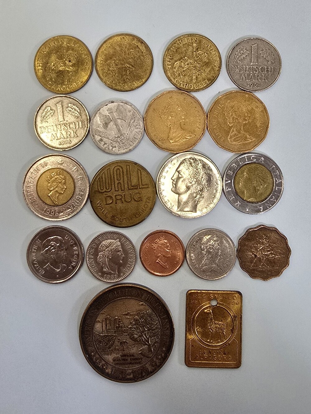 Vintage\Antique\Mid-Century Lot Of 19 Foreign Currency Coins And Tokens